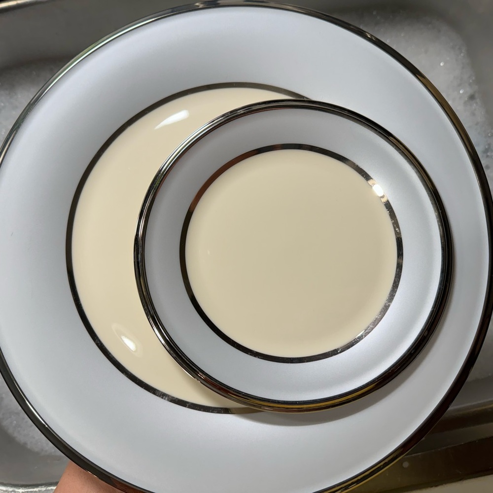Lenox blue frost China 6 dinner plates and 4 bread plates